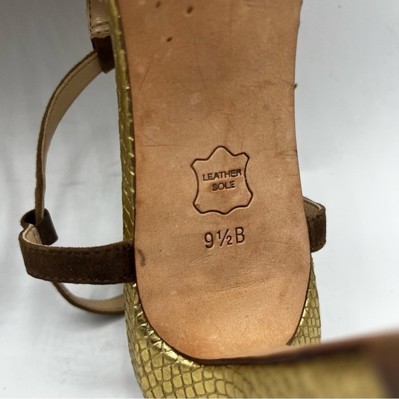 Talbots Gold Embossed Leather Tan Suede Open Toe Bow Accent Heeled Sandals 9.5B - Picture 9 of 12
